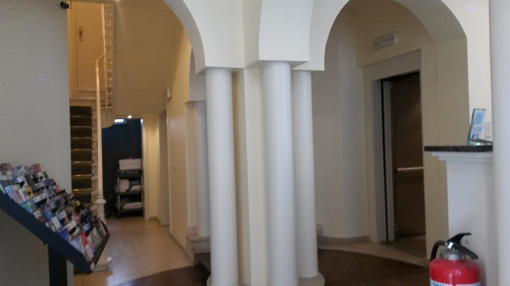 Hotel Queen Mary Brussel Bagian luar foto