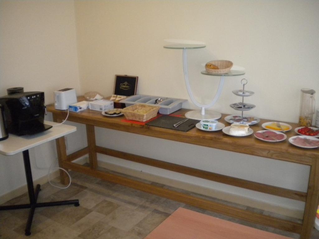 Hotel Queen Mary Brussel Bagian luar foto