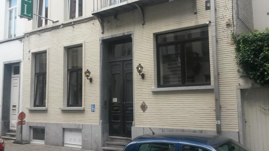 Hotel Queen Mary Brussel Bagian luar foto