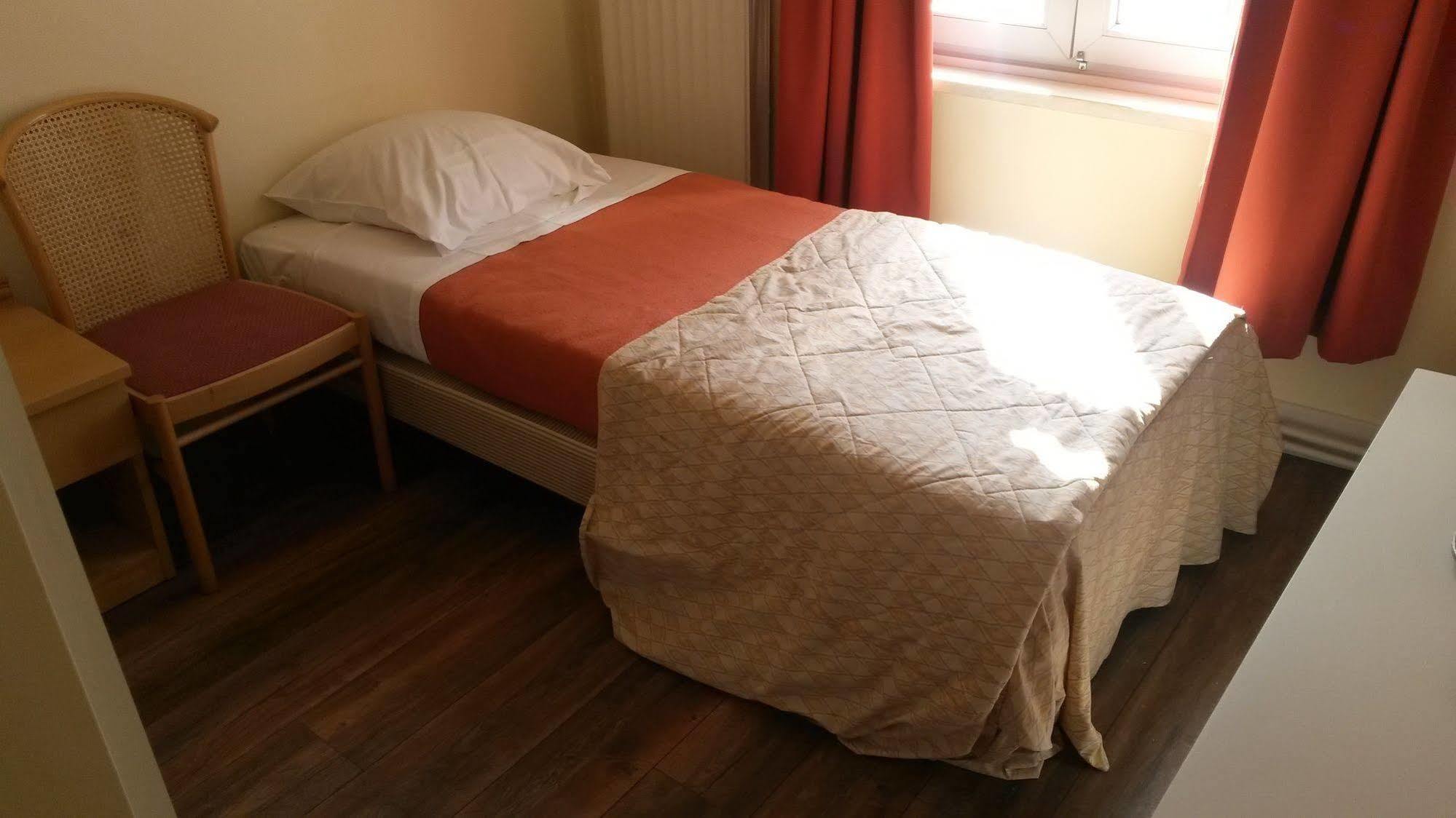 Hotel Queen Mary Brussel Bagian luar foto