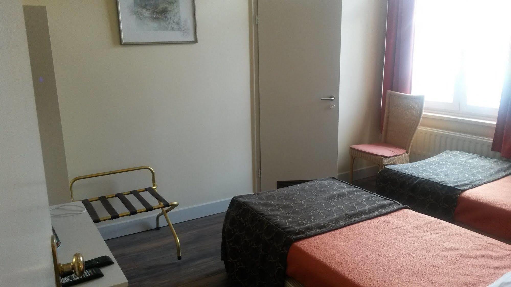 Hotel Queen Mary Brussel Bagian luar foto