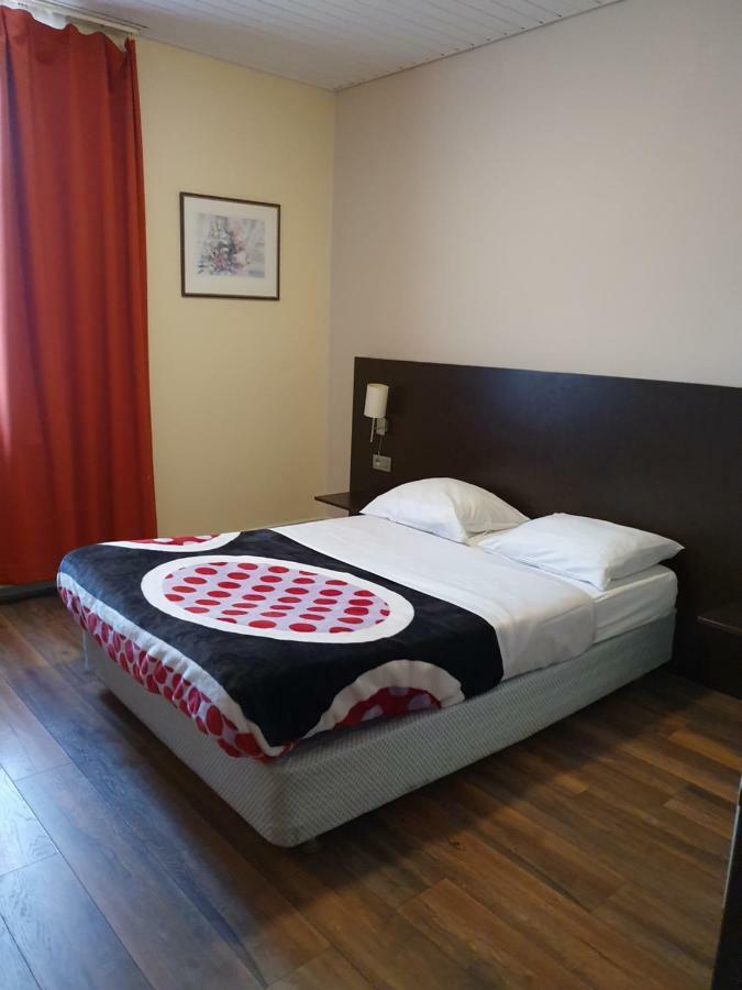 Hotel Queen Mary Brussel Bagian luar foto