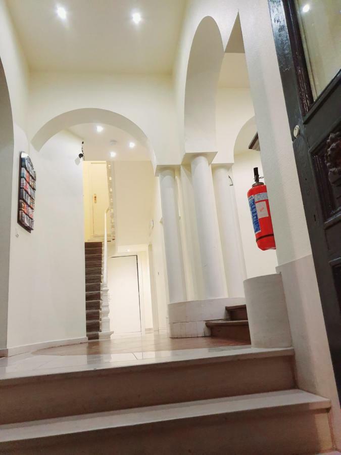 Hotel Queen Mary Brussel Bagian luar foto