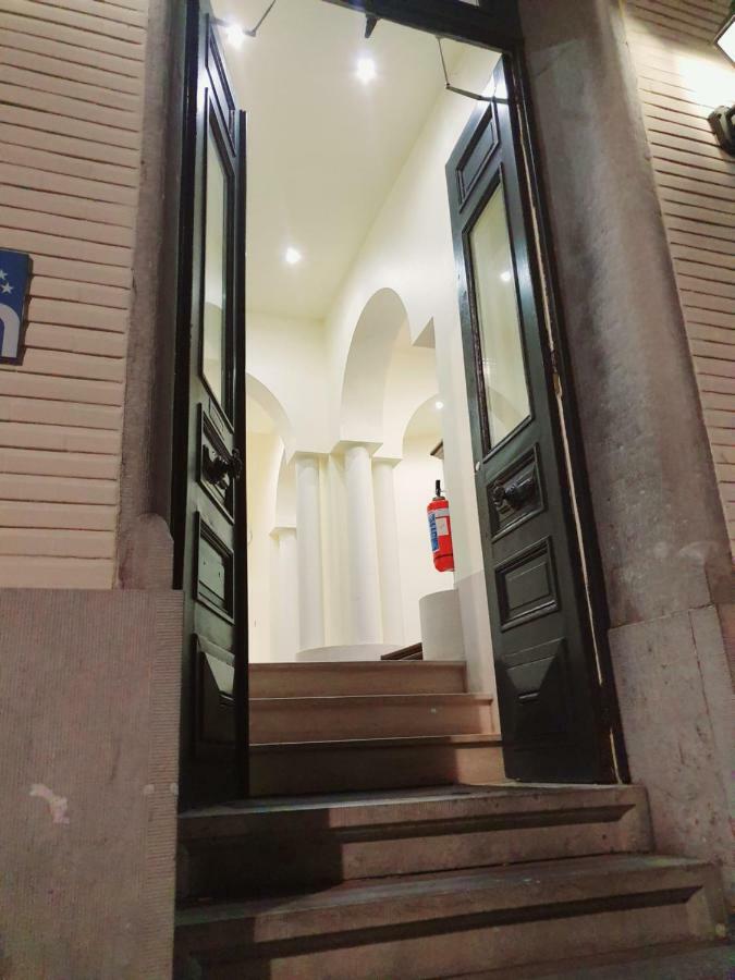Hotel Queen Mary Brussel Bagian luar foto