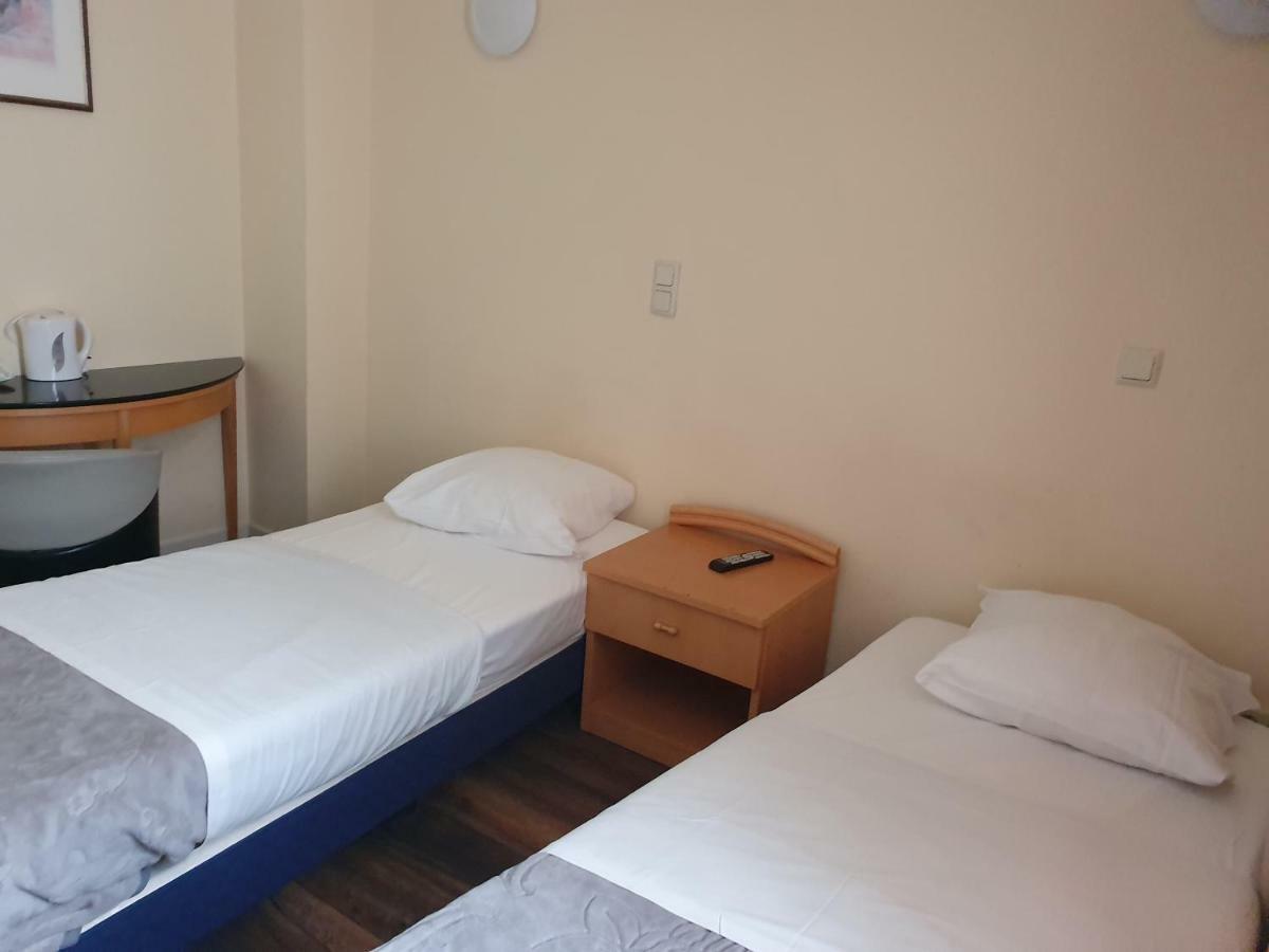 Hotel Queen Mary Brussel Bagian luar foto
