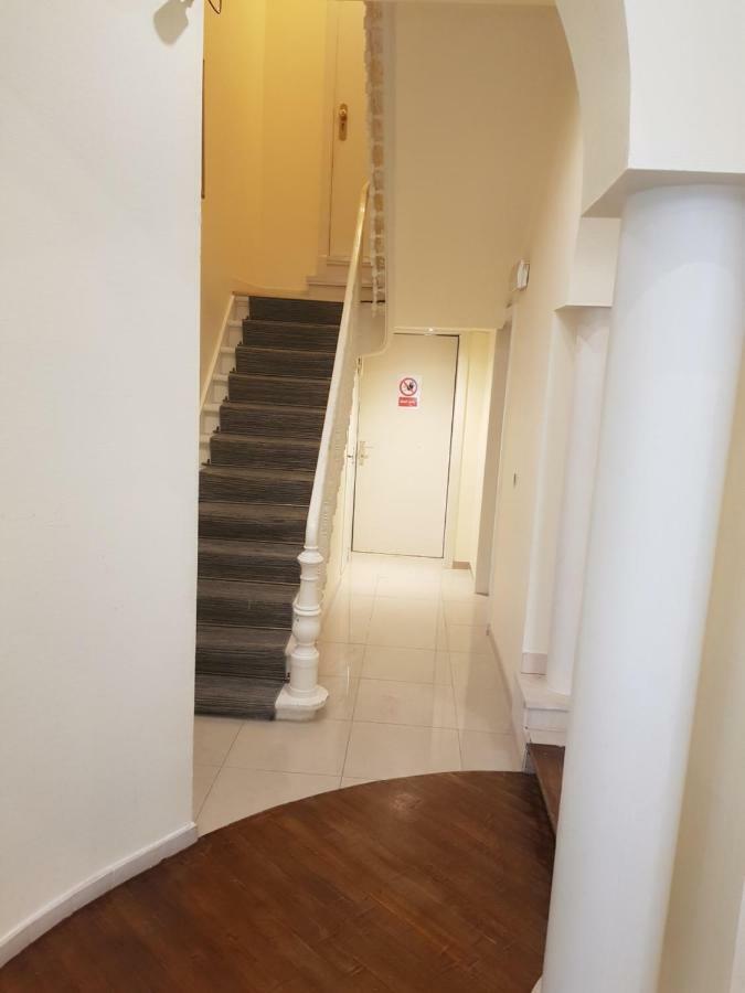 Hotel Queen Mary Brussel Bagian luar foto