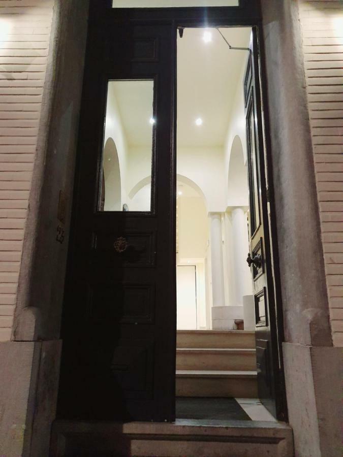 Hotel Queen Mary Brussel Bagian luar foto